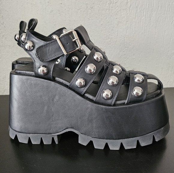 Current Mood Black Platform Sandals - Picture 2 of 9